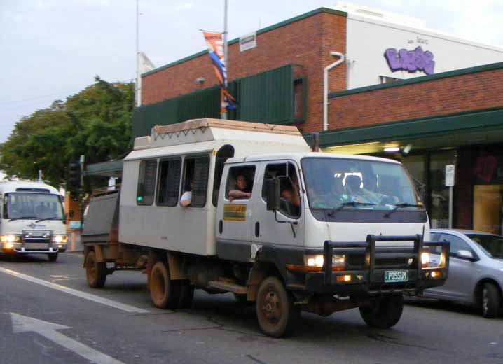 Darwin 4x4 bus Possum